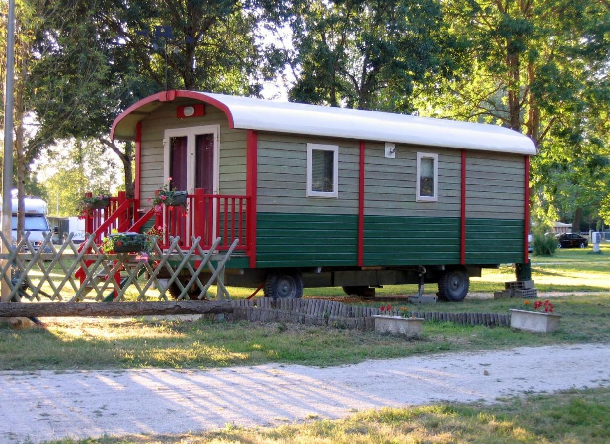 Camping Belle Riviere Chaniers Zewnętrze zdjęcie
