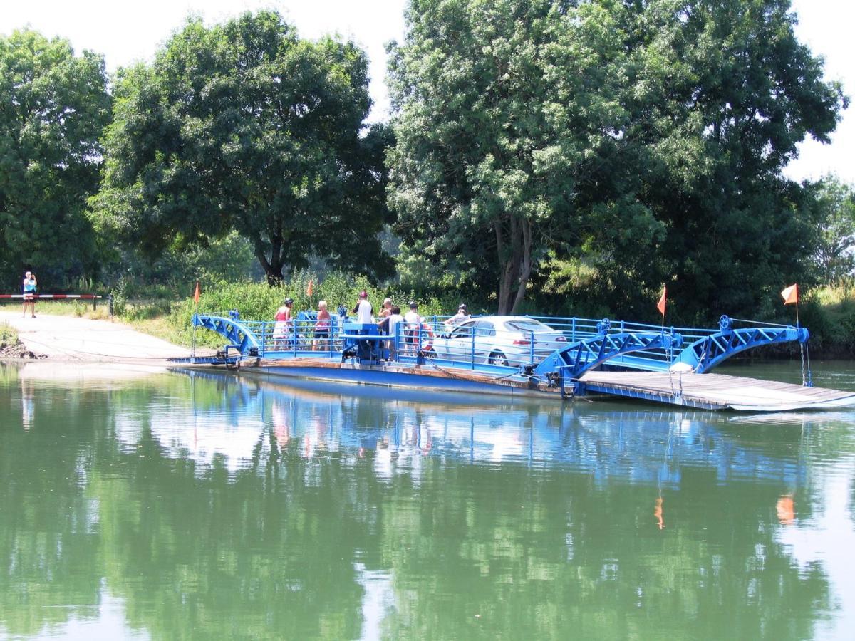 Camping Belle Riviere Chaniers Zewnętrze zdjęcie