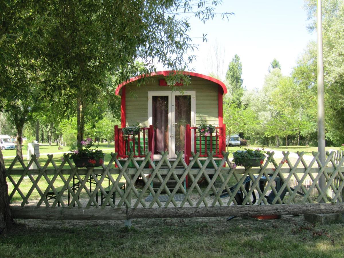 Camping Belle Riviere Chaniers Zewnętrze zdjęcie